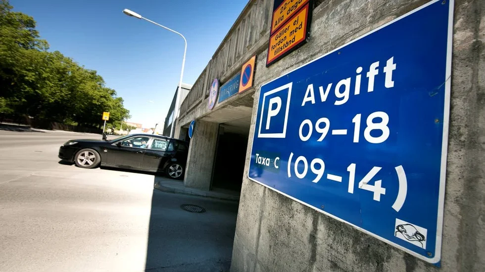 Otryggt? Anna Hrdlicka (M) önskar att parkeringsavgifterna används till Åhlénsgaraget.