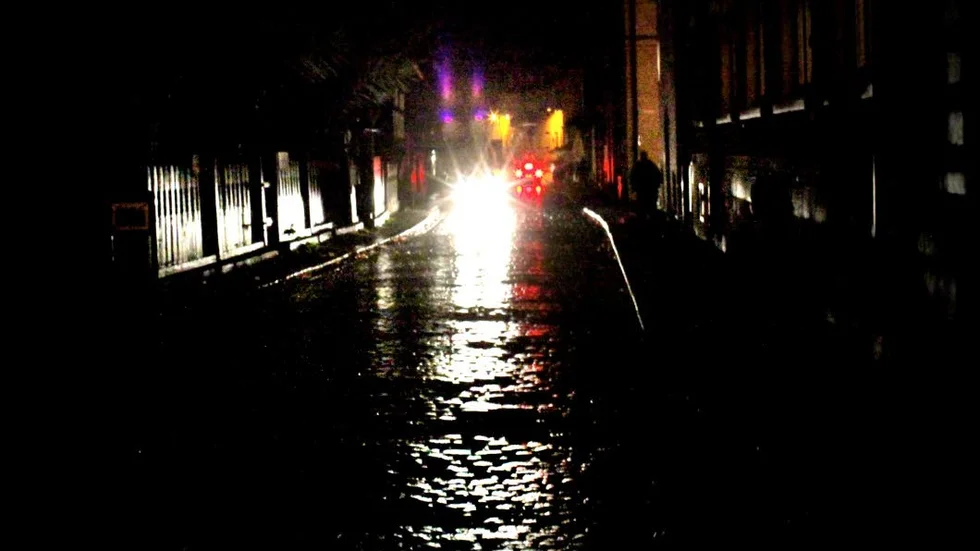 Natt i Visby. Jag tror både polis och regionens ”fältare” skulle uppskatta ett välorganiserat nattvandrargäng att samarbeta med.