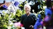 Kreatör. Heiner Norbergsfår utlopp för sin kreativitet såväl i trädgården som i ateljén, Båda är öppna för besök varje eftermiddag utom måndag. foto: simon paulin