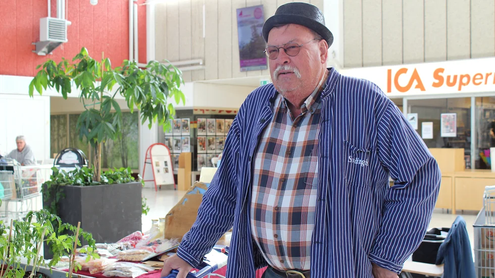 Sven Gunnar Edström berättar att han fått en "fantastisk support" från flera håll, sedan kommunen beslutat att förbjuda hans försäljning av ägg.