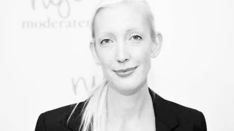 Moderaterna har fått 90 miljoner kronor från okända bidragsgivare under de senaste åren. Men partisekreteraren Sofia Arkelsten vill inte avslöja vilka givarna är. Är det McDonalds, Attendo och Carema som fått förmåner för sina partibidrag?