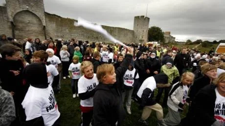 Ringmuren runt. Det drygt 3,4 kilometer långa Världsarvsloppet runt ringmuren lockade många elever och lärare. I dag fortsätter firandet av Värdsarvsdagen runt om i Visby. På lördag väntar fler än 70 evenemang under Visbydagen och kulturnatten.Foto: Henrik Radhe