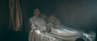 Västerviksdottern skådespelar i historisk skräckfilm • Instängd i ladugård – tvingas kämpa för sitt liv • "Som att gå tillbaka i tiden på riktigt"