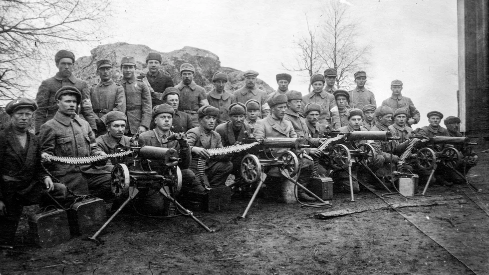 Finska vitgardister med sina kulsprutor 1918. 