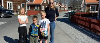 Blomlådor kan dämpa trafiken – och oron ✓Trebarnsmamma i Ekviken: "Många har tröttnat på situationen"