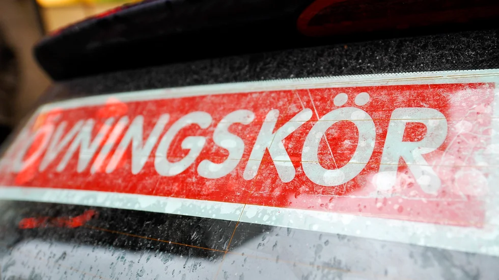 Den rattfulle polismannens körkort återkallades i tre år. Vill han ha ett nytt körkort 2024 krävs godkänt på såväl kunskaps- som körprovet.