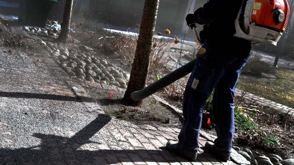 Det är inte olagligt för kommunen att lägga sin verksamhet i sina egna bolag, inte om man ger bolaget ägardirektiv, skriver Benita Vikström (S), ordförande Kustbostäder.