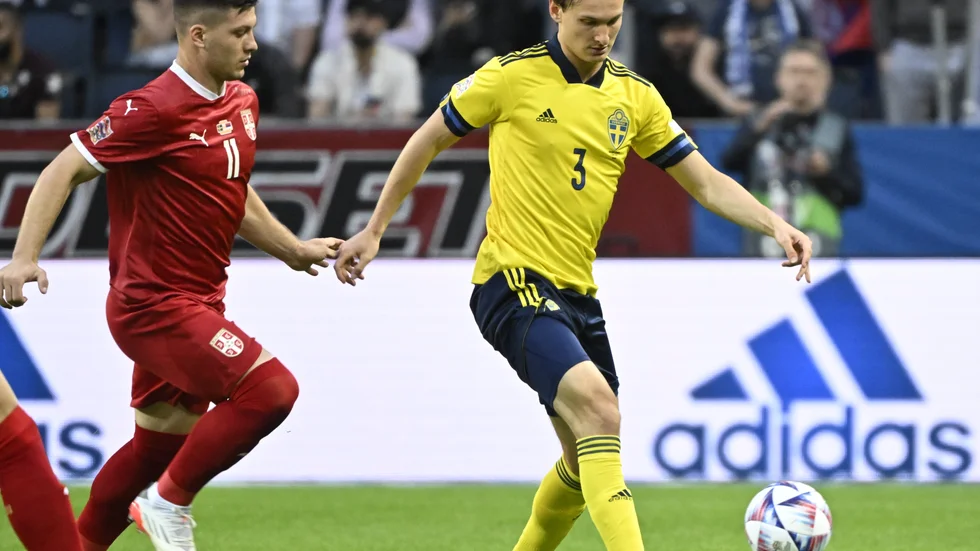 Hjalmar Ekdal gjorde debut i 0–1-förlusten mot Serbien.