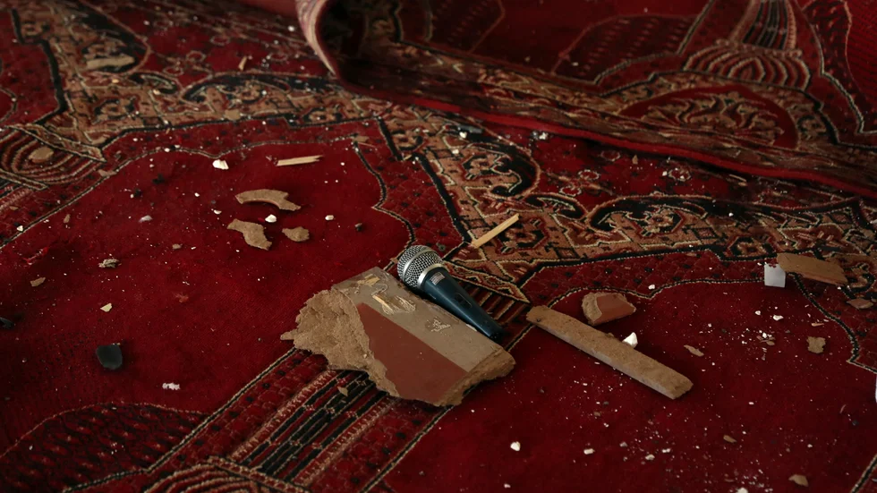 Flera personer dog i en explosion i Kabul. Bilden från en tidigare explosion i en annan moské i staden. Arkivbild.