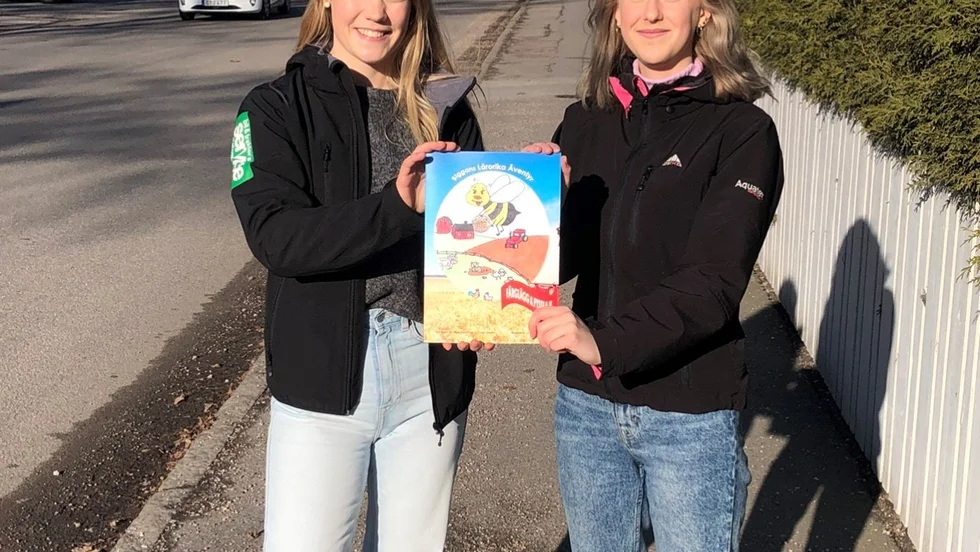 Matilda Bäckman och Linn Stafrin på Öknaskolan har tagit fram en pysselbok för barn. Syftet är att öka intresset för de gröna näringarna.