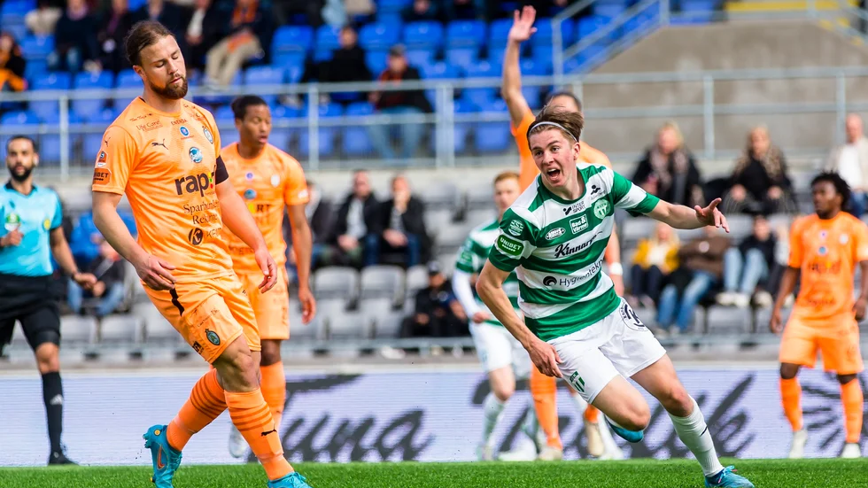AFC Eskilstuna-kaptenen Karim Mammar – som här tvingas se Max Larsson göra 0–2 – avslöjade själv den utskällning laget fick av huvudtränaren Jawad Al Jebouri under halvtidsvilan.