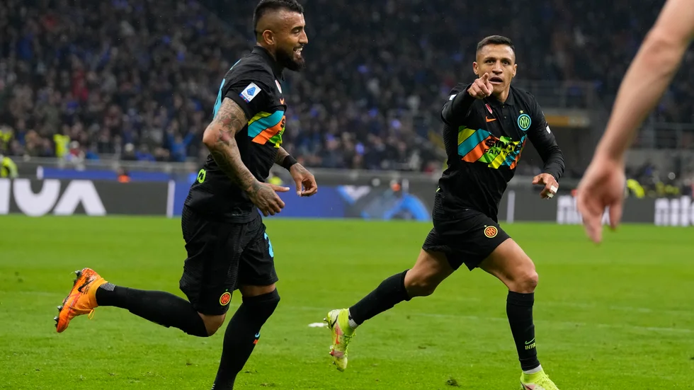 Alexis Sanchez, höger, satte Inters fjärde mål.
