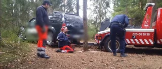 Biltjuvarna körde fast – i skogen
