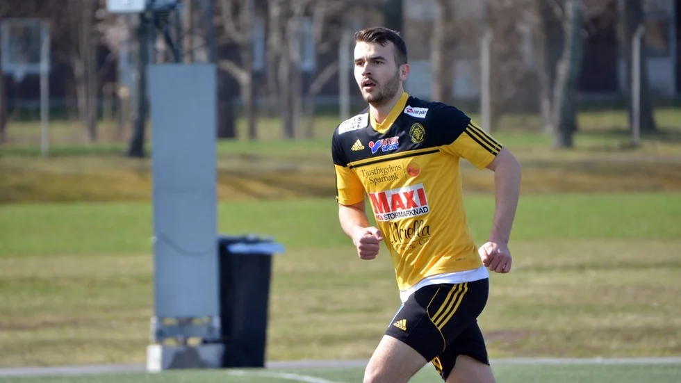 Kliton Bakiu blandade och gav på VFF:s mittfält. Han gav laget ledningen i matchen efter en smart slagen frispark. Foto: Jonathan Åhman