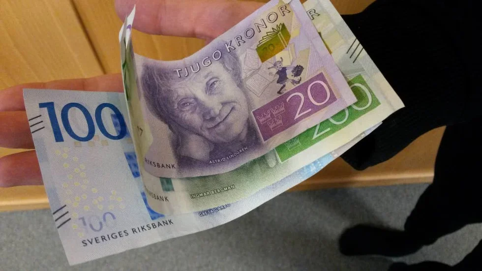 Fyra fall av växlingsbedrägerier utreds för närvarande av polisen i Östergötland.