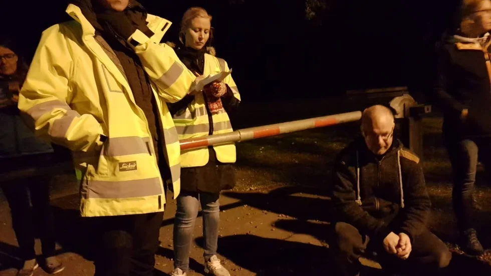 Sabina Olovsson Andersson och Cathrine Andersson från kommunen lyssnade och lät alla som ville komma till tals under vandringen.