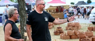 Han ansvarar för 140 000 personer