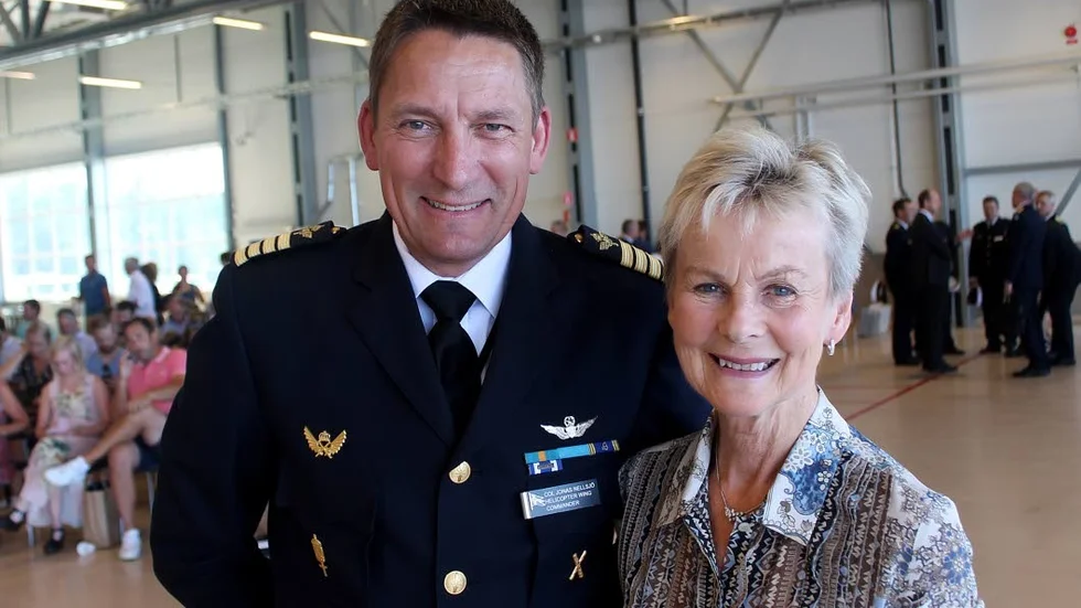 Flottiljchefen på Malmen, överste Jonas Nellsjö, i samspråk med landshövding Elisabeth Nilsson.