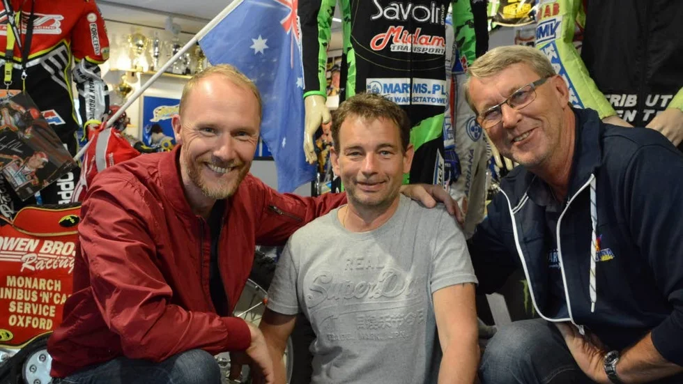 Dackarna har inlett ett flerårigt samarbete med MX World och Monster Energy. Här ses Dackarnas Mikael Max och Tomas Karlsson vid sidan av Magnus Frodig, MX World.