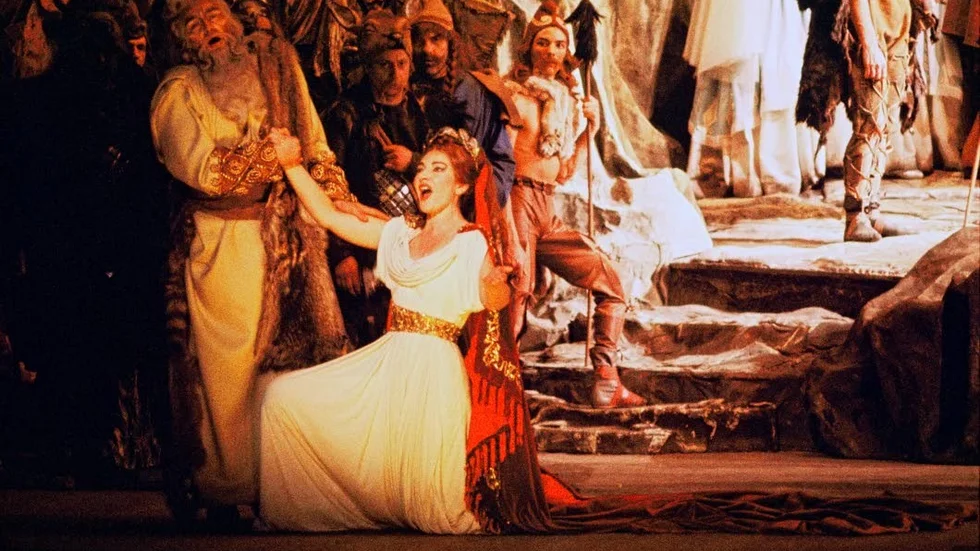 ”Maria by Callas” innehåller många fantastiska scener där operadivan får briljera på scen.