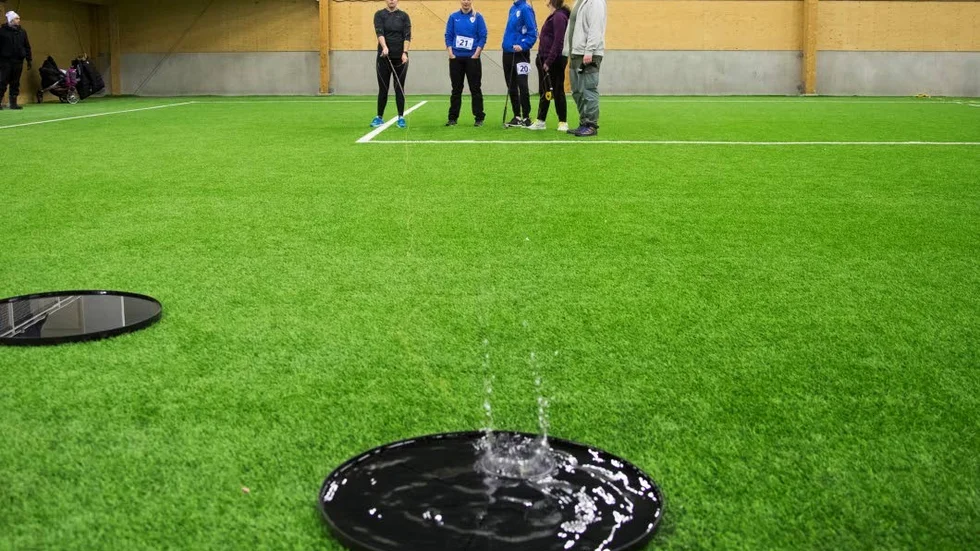 En bild på sporten casting. Om två veckor avgörs VM i Ronneby.