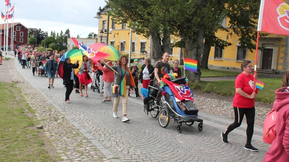Det långa tåget fick centrala Motala att stanna upp.