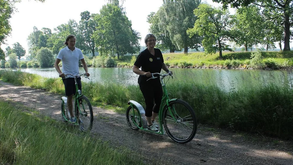 Irene Giling och Fabian Eklund ute på rull.