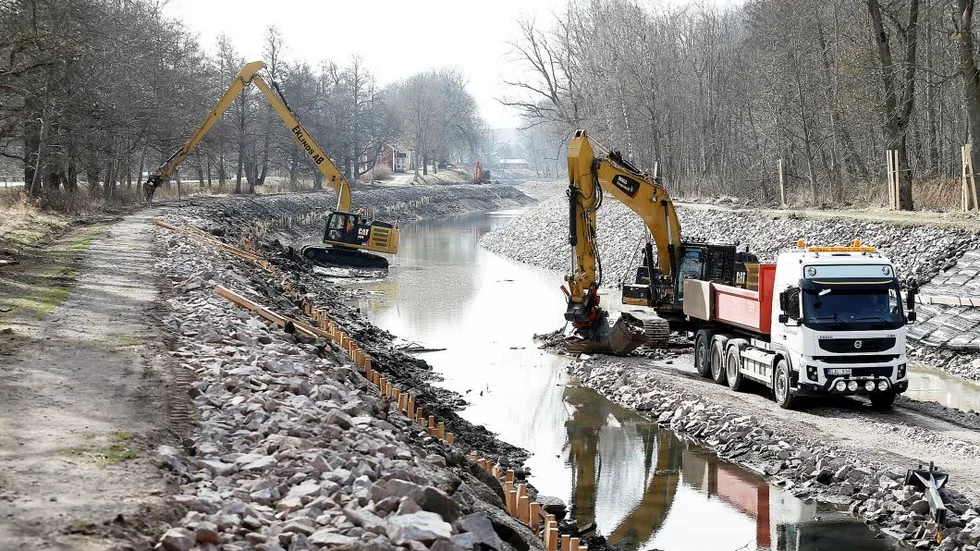 Det omfattande renoveringsarbetet har gjort att man tömt Göta kanal på vatten.