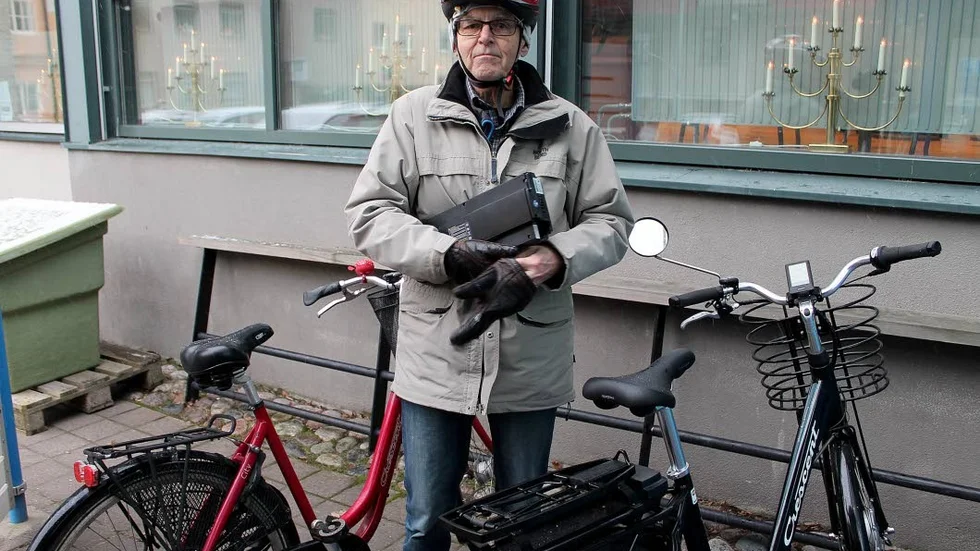 "Batterierna väger drygt tre kilo och är otympliga att bära på", menar Kjell Persson.