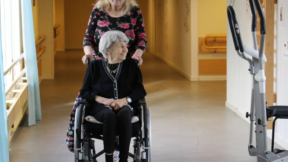 Satsa hellre på mer personal, säger Åsa Swenson, dotter till Anita Hagman.
