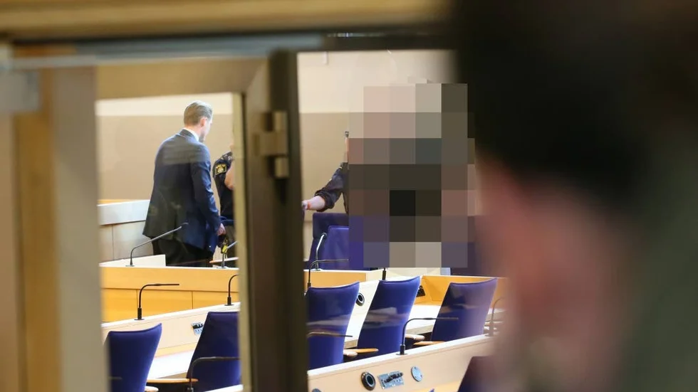 Häktning. Den 18 september häktades 24-åringen som på sannolika skäl misstänkt för dubbelmordet. Nu är det dags för en ny förhandling.
