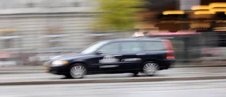 Taxichaufför körde kunder påverkad