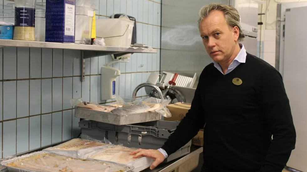 Betalar. Nu kommer Söderköpings Brunn bli noggrannare med att kontrollera att de får rätt varor. "Vi hade aldrig något uppsåt", säger Markus Höglund, vd.