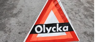 Bilist krockade mot bergvägg