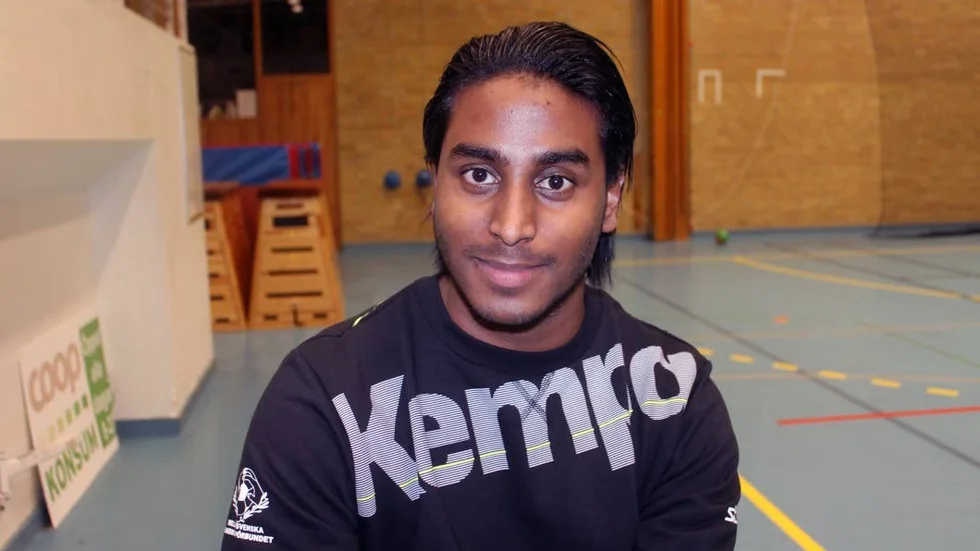 FYRA LAG. Vadstenakillen Ludvig Carlsén har en stor passion för sin handboll. Just nu har han ansvar för hela fyra lag, två i VHF och två som förbundskapten.