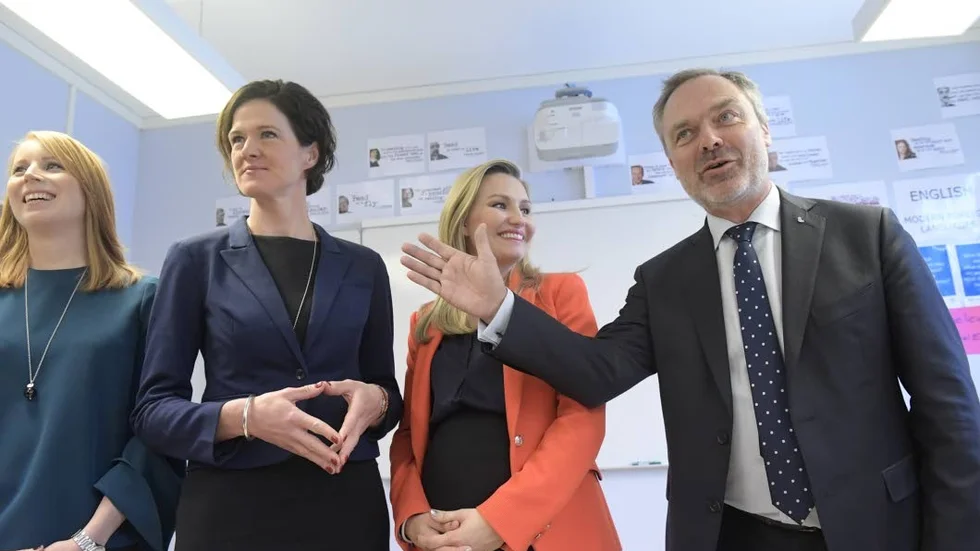 Låt stå!
Allianslöftet om höjda lärarlöner i stökiga skolor påminner om riskerna med kontinuerligt stigande välfärdsutgifter.
