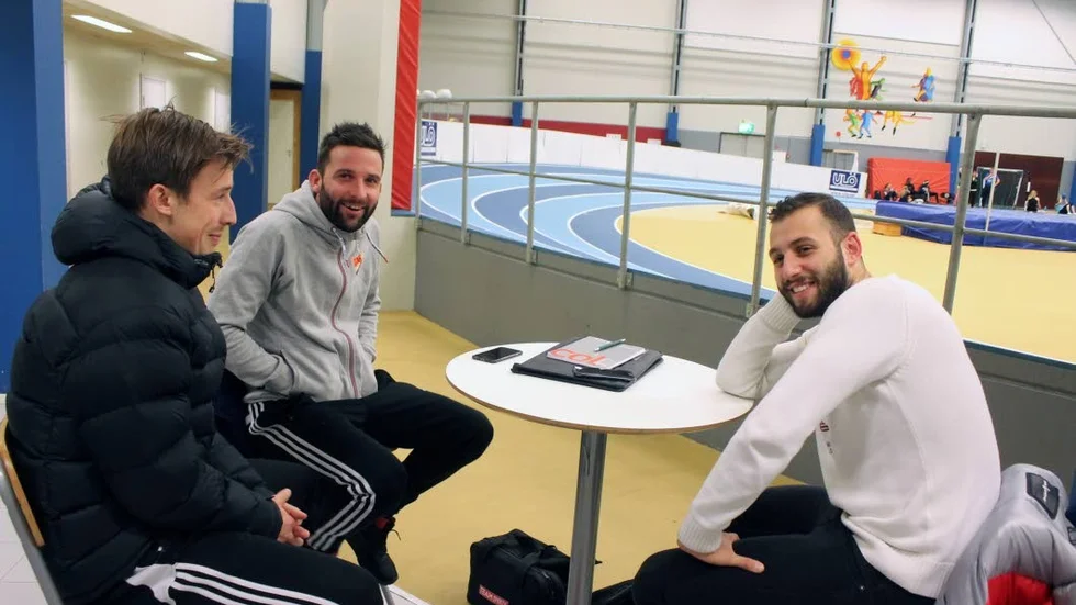 LADDNING. Borens herrar, här tränaren Andreas Johansson och spelarna Kalle Öian och Ramil Ghreibo, är redo för futsal.