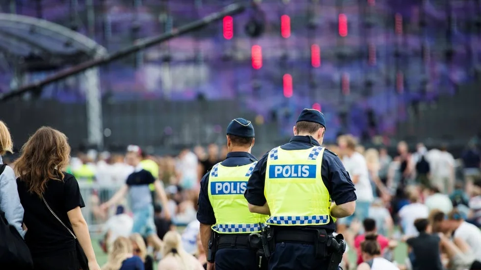 Polisen. Lönerna bör höjas, bland annat.