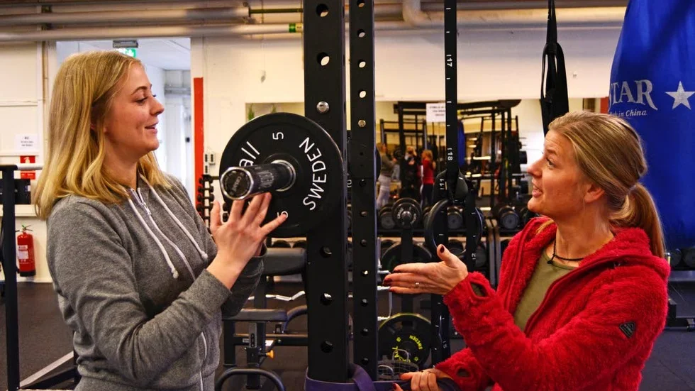 Hälsokoordinator Fanny Andersson och Åsa Johnson som driver Tjust Rehab märker tydligt av rusningen till gymmet i januari.