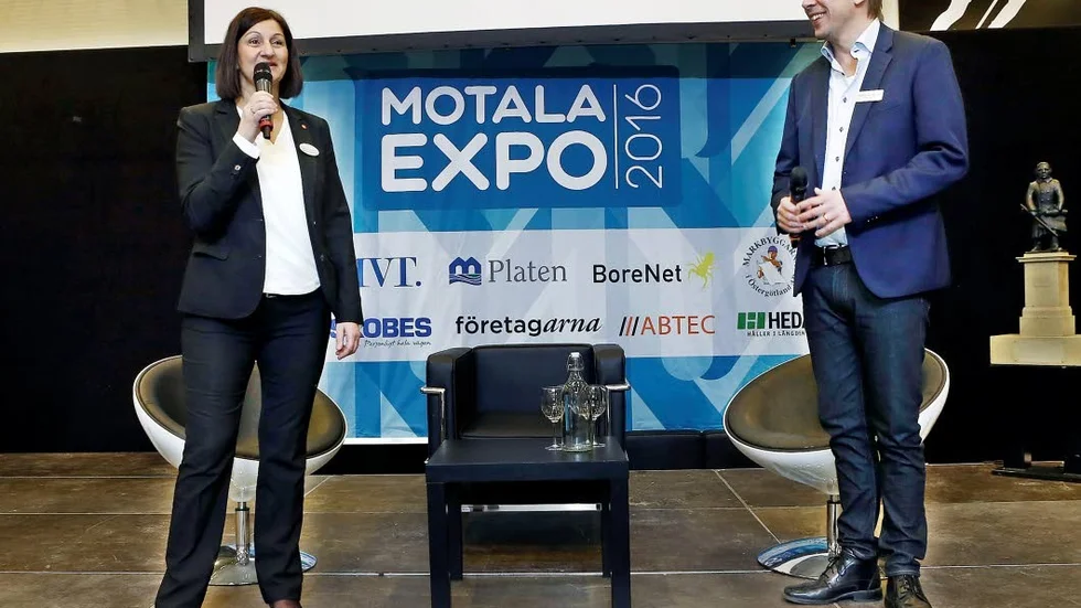 Inviger. Kommunalråd Camilla Egberth (S) och Joakim Ljungqvist, vd Tillväxt Motala, inviger Motala Expo 2016.