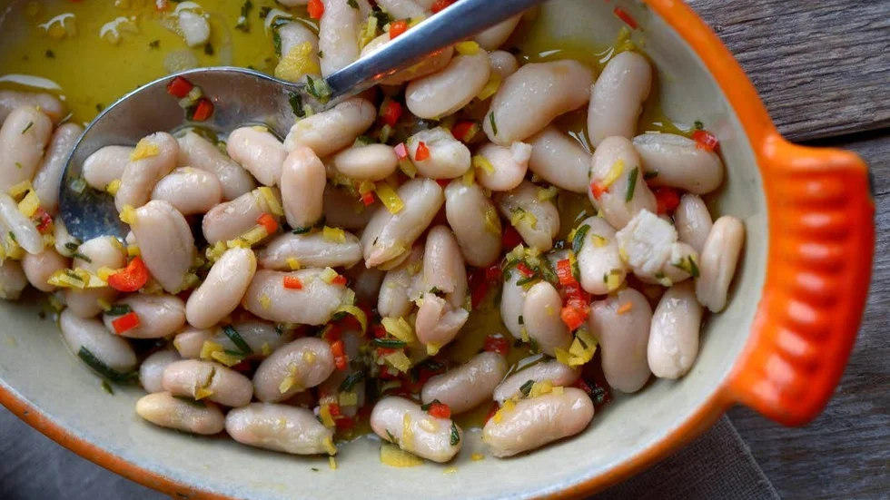 Protein. Mer proteinrik mat behöver odlas i Sverige av säkerhetspolitiska skäl, menar artikelförfattaren.
