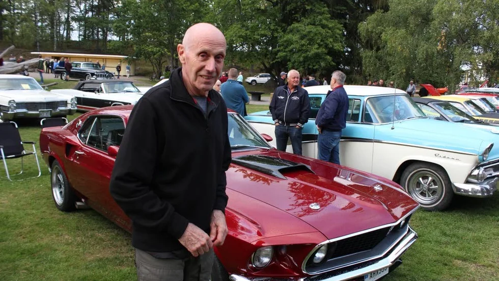 Börje Tanmark från Björkfors har haft sin Mustang Fastback från 1969 som hobbyobjekt under fyra år. Under huven finns en stark motor från 2016. "Det har tagit många timmar att få ihop alltihopa", säger Börje.