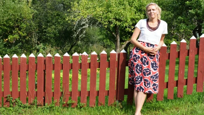 Elisabeth Gustafsson har många bollar i luften och jobbar med flera filmprojekt samtidigt, tidigare har hon jobbat både med drama och barnfilmer, främst som regissör, men även som manusförfattare.
