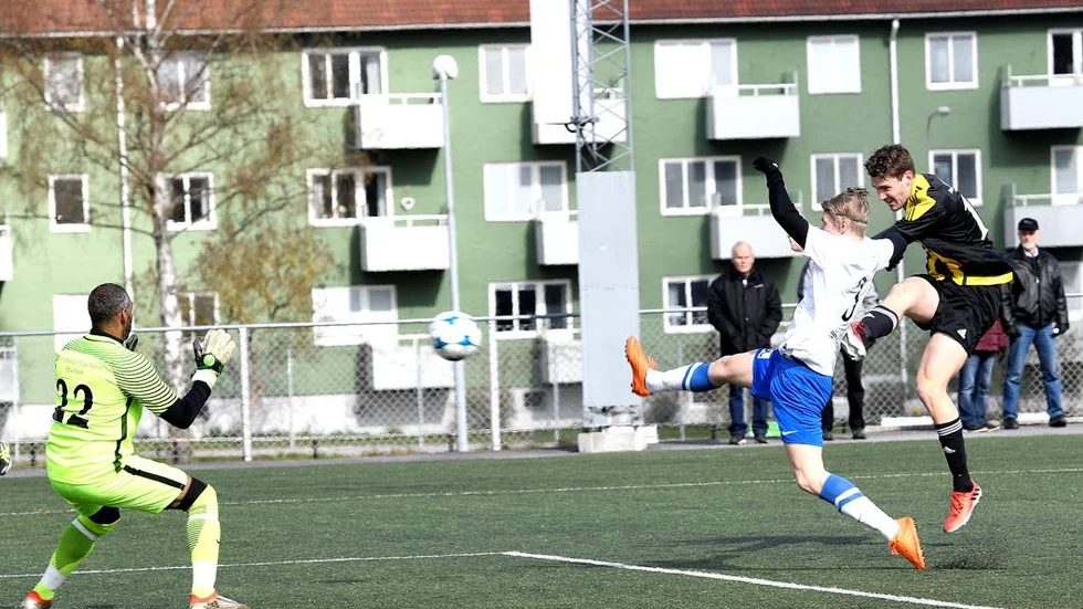 Alert. Hjalmar Grahn vållade stora problem för Tuna matchen igenom.