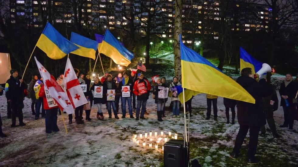 Stöd. Manifestation för Ukraina utanför Rysslands ambassad i Stockholm.