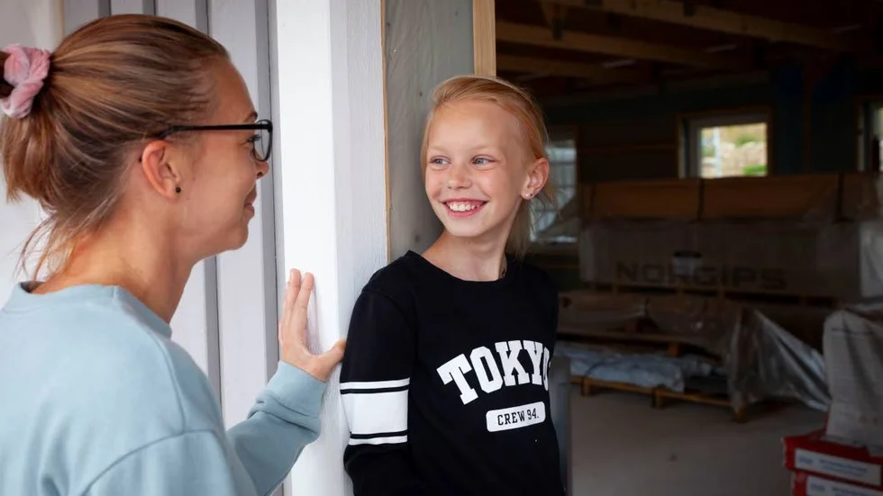 "Jag vill ha ett större sovrum och åka skolbuss!", säger Izabell Wredendal.
