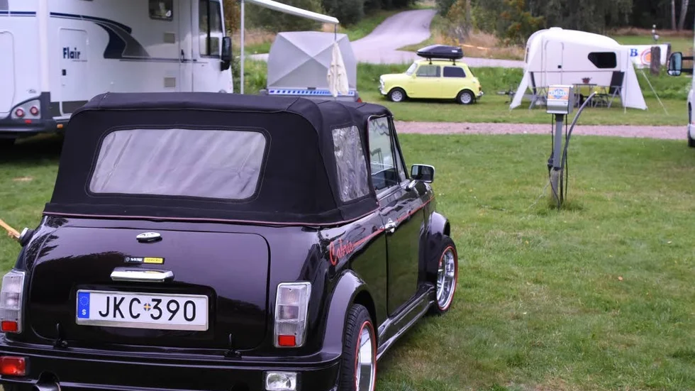Mini Club Sweden firade 100-årsjubileum i Vimmerby i helgen. Bilen fyller 60 år i år och klubben 40.