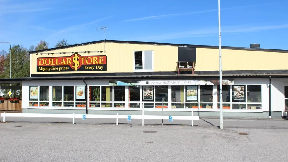 Fabriken utsattes också för inbrott. Här filmades en eventuell gärningsman av övervakningskameror.