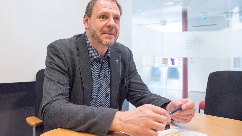 "Annars är risken att de får avliva och gräva ner djuren, och det vore helt förskräckligt", säger Tomas Kronståhl (S).