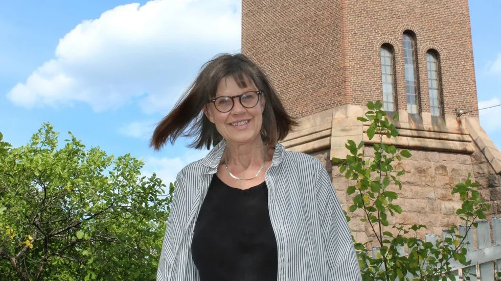 Först blir det semester hemma i trädgården för nyblivna pensionären Ingrid Hogman, som i höst ska ge ut en skiva med bara eget material.